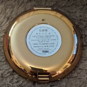 BECCA Makeup - Becca Highlighter - Opal Flashes Jade BECCA Makeup - Becca Highlighter - Opal Flashes Jade